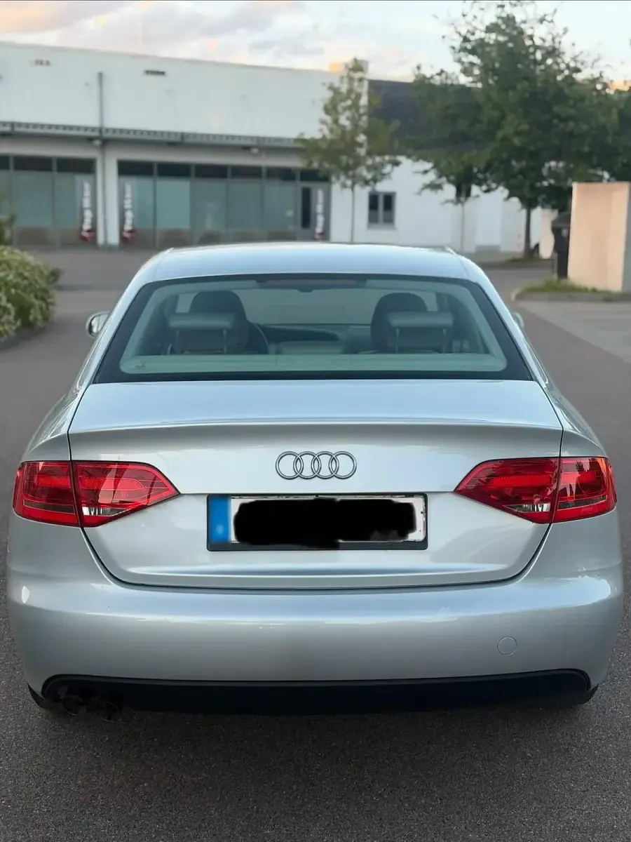 Gebraucht Audi A4 120 PS (88 kW) 2011 Silber Limousine