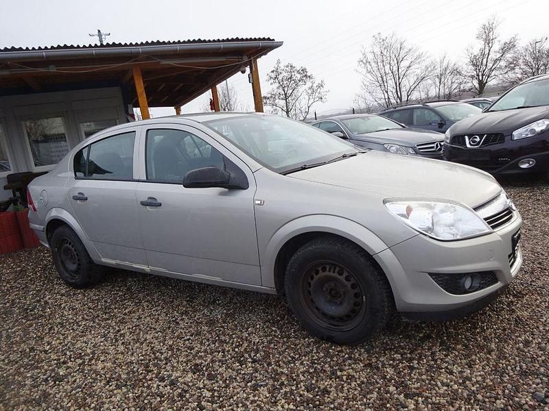 Gebraucht Opel Astra Edition 116 PS (85 kW) 2009 Grau Limousine