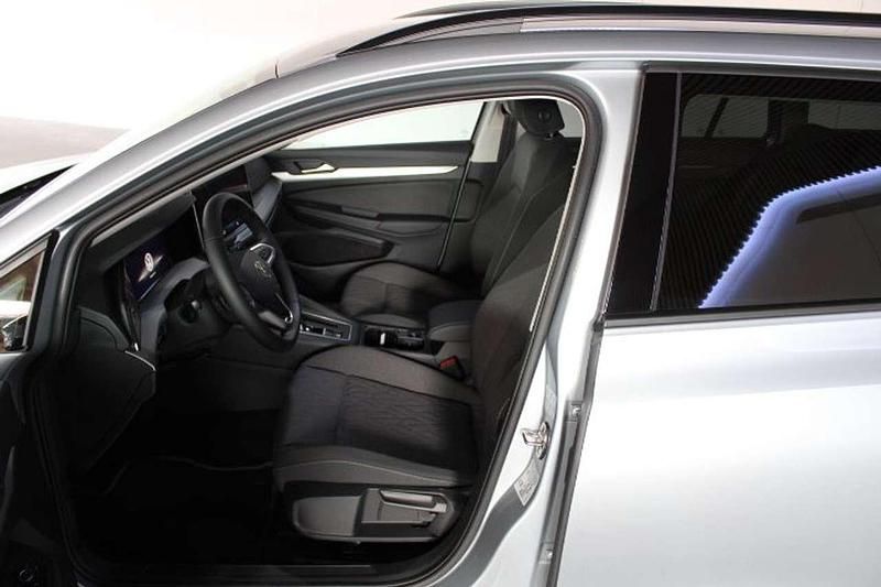 Neu VW Golf VIII Comfortline 150 PS (110 kW) 2026 Oystersilvermetallic Kombi