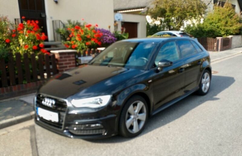 Schwarz Gebraucht 2013 Audi A3 Sportback Ambition Limousine | 11.000 € (Guter Preis) - Bild 1/4