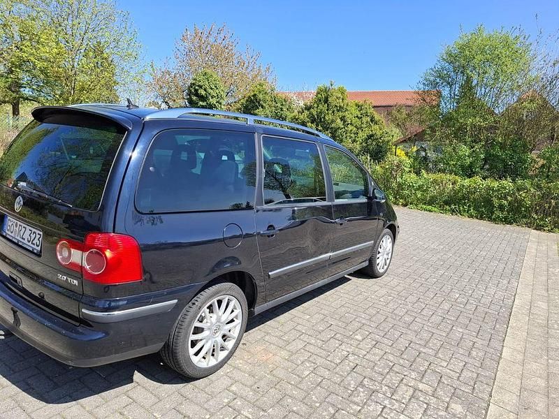 Second-hand VW Sharan 140 CP (102 kW) 2006 Albastru Monovolum
