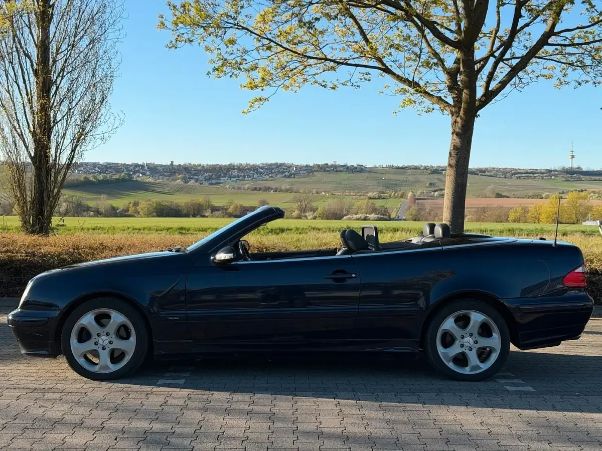 Gebraucht Mercedes CLK320 Edition 218 PS (160 kW) 2003 Blau Cabrio
