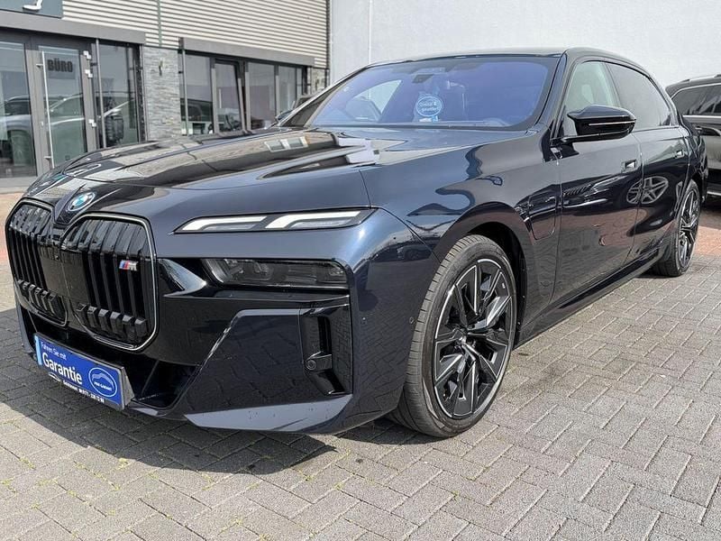 Gebraucht BMW M760e Executive 571 PS (419 kW) 2024 Schwarz Limousine