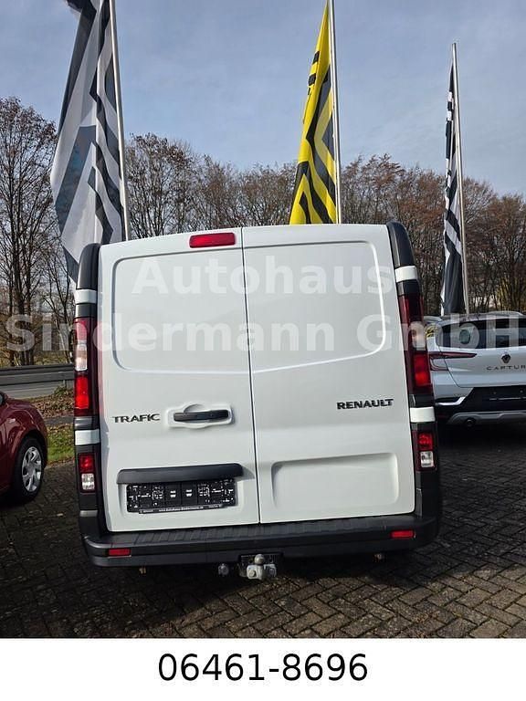 Gebraucht Renault Trafic Komfort 145 PS (106 kW) 2021 Weiß Van / Kleinbus