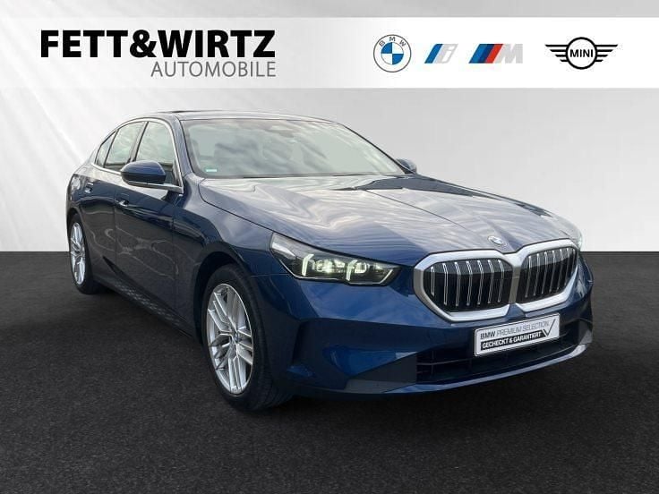 Gebraucht BMW 520 Sport Line 208 PS (152 kW) 2024 Phytonicblau metallic Limousine