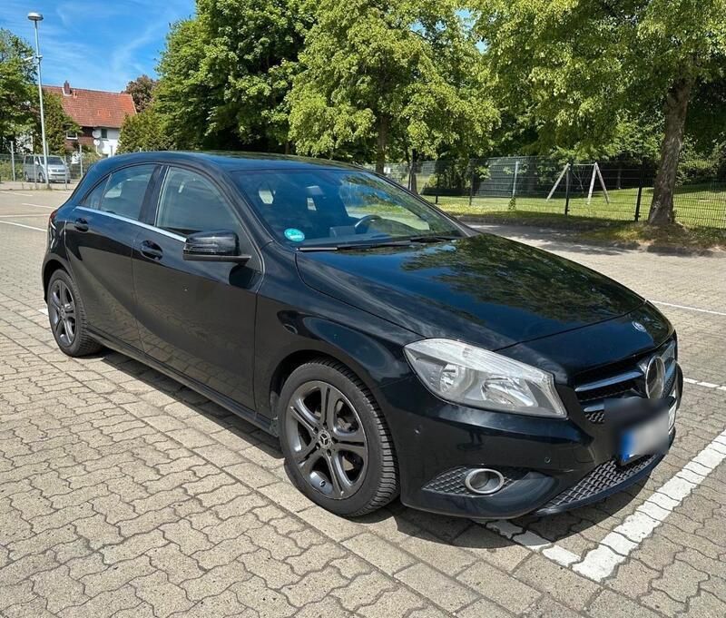 Schwarz Gebraucht 2012 Mercedes A200 Limousine | 8.000 € (Superpreis) - Bild 1/4