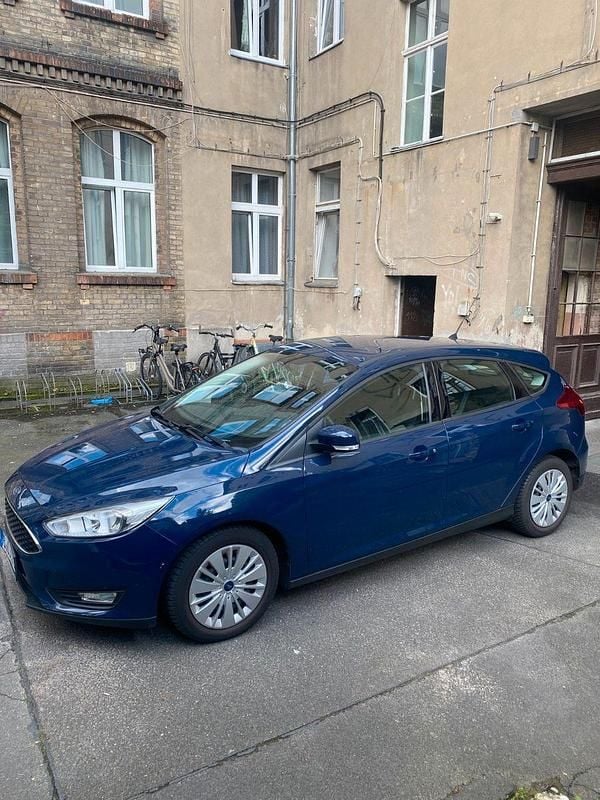 Second-hand Ford Focus 101 CP (74 kW) 2016 Albastru Berlinǎ