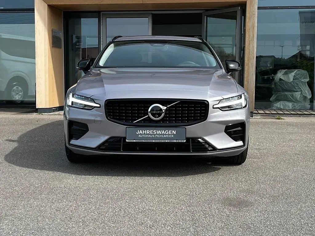 Gebraucht Volvo V60 Plus 197 PS (144 kW) 2025 Silber Kombi
