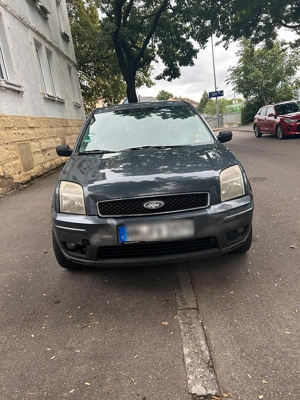 Grau Gebraucht 2005 Ford Fusion Kleinwagen | 1.350 € (Fairer Preis) - Bild 1/4