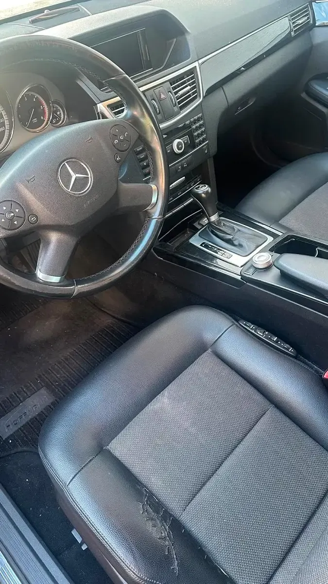 Gebraucht Mercedes E220 Avantgarde 170 PS (125 kW) 2010 Schwarz Limousine