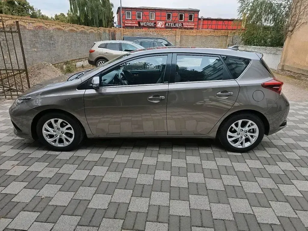 Gebraucht Toyota Auris Edition-S 99 PS (72 kW) 2016 Beige Limousine