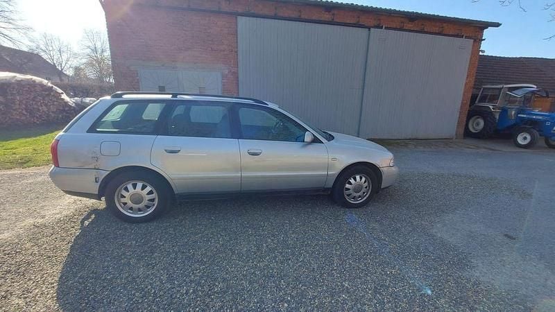 Gebraucht Audi A4 125 PS (91 kW) 2000 Silber Kombi