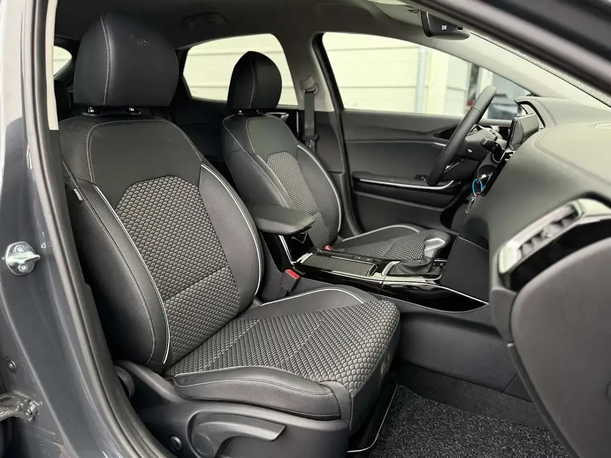 Neu Kia XCeed 150 PS (110 kW) 2025 Pentametal metallic SUV