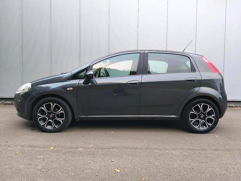 Grau Gebraucht 2009 Fiat Punto Kleinwagen | 2.200 € (Fairer Preis) - Bild 1/4