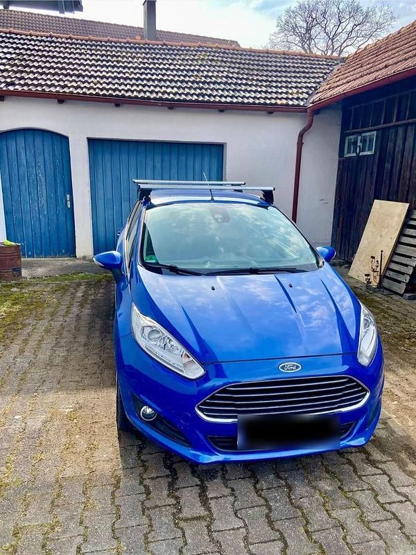 Gebraucht Ford Fiesta 101 PS (74 kW) 2013 Blau Kleinwagen