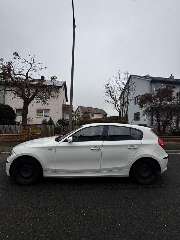 Gebraucht BMW 118 150 PS (110 kW) 2007 Weiß Kleinwagen