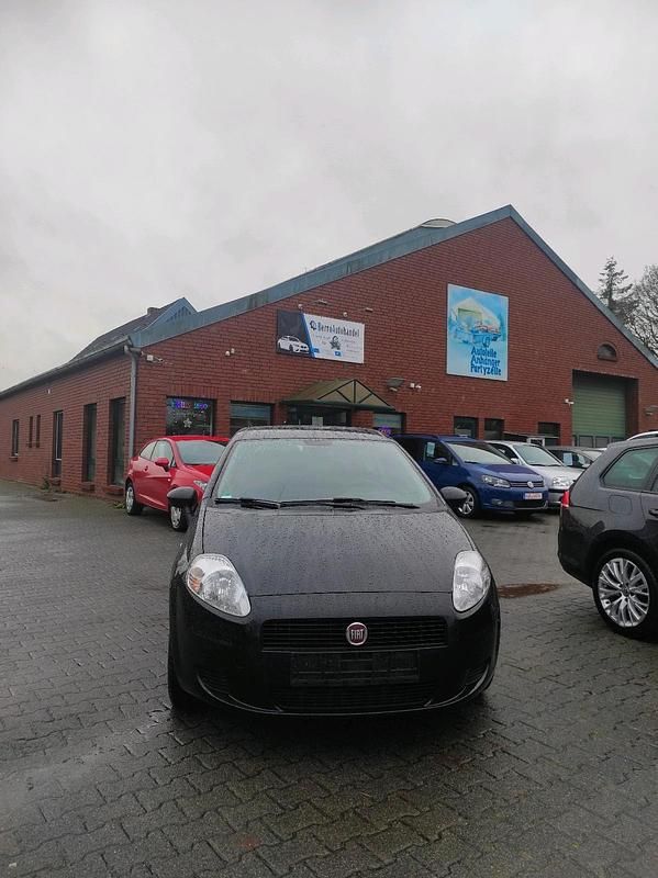 Schwarz Gebraucht 2013 Fiat Punto Kleinwagen | 2.350 € (Guter Preis) - Bild 1/4
