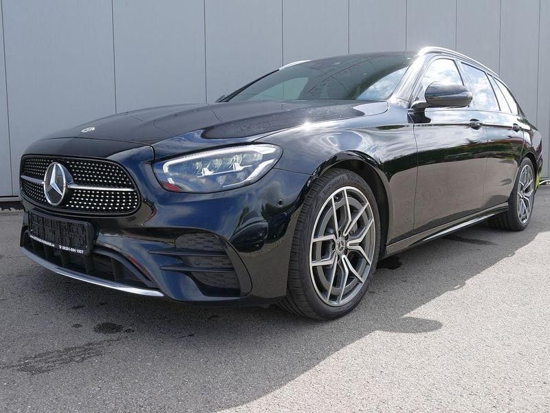 Schwarz Gebraucht 2020 Mercedes E400 AMG line Limousine | 31.480 € (Fairer Preis) - Bild 1/4