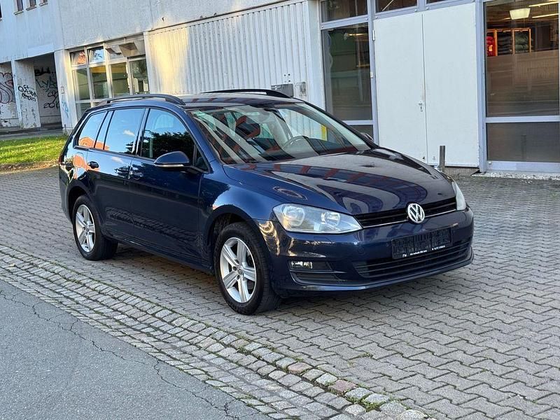 Blau Gebraucht 2014 VW Golf VII Comfortline Kombi | 6.250 € (Guter Preis) - Bild 1/4