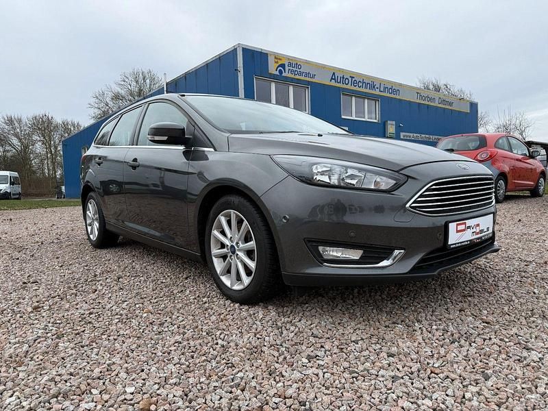 Gebraucht Ford Focus Titanium 125 PS (91 kW) 2016 Grau Kombi