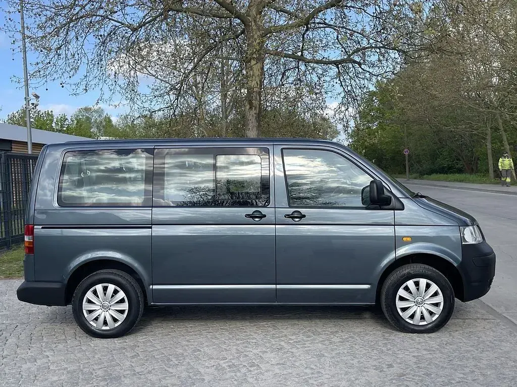 Gebraucht VW Caravelle 131 PS (96 kW) 2007 Grau (metallic) Van