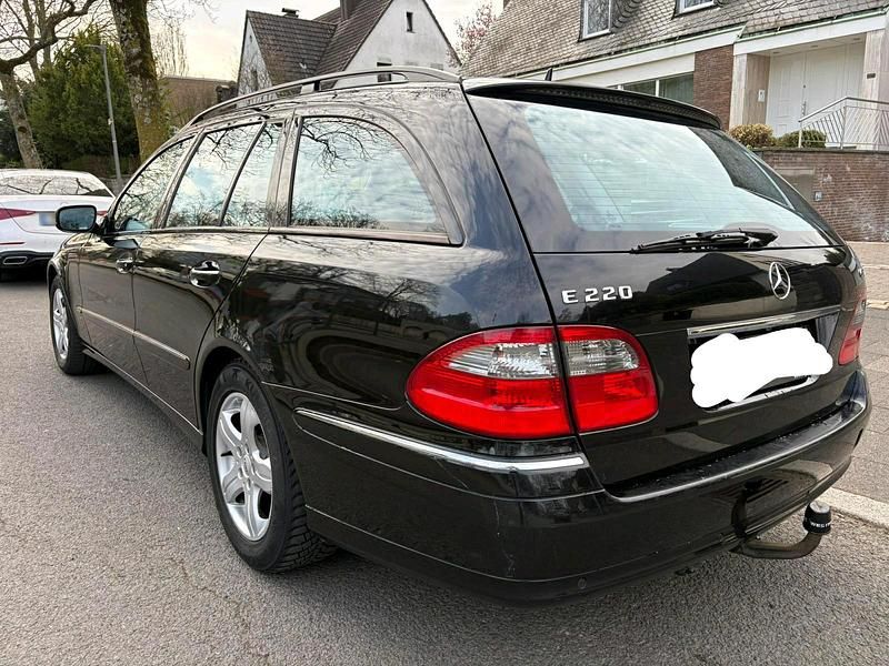 Gebraucht Mercedes E220 Avantgarde 170 PS (125 kW) 2007 Schwarz Kombi