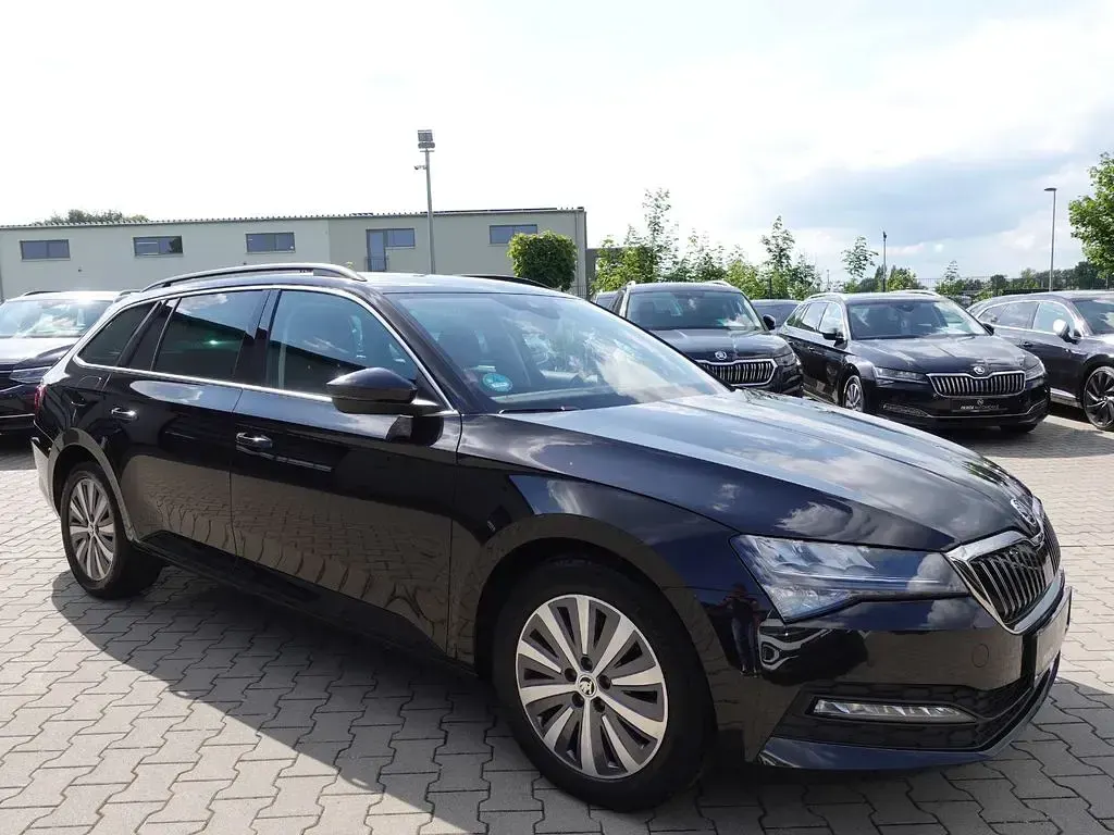 Gebraucht Skoda Superb Ambition 150 PS (110 kW) 2023 Schwarzmagic perleffekt Kombi