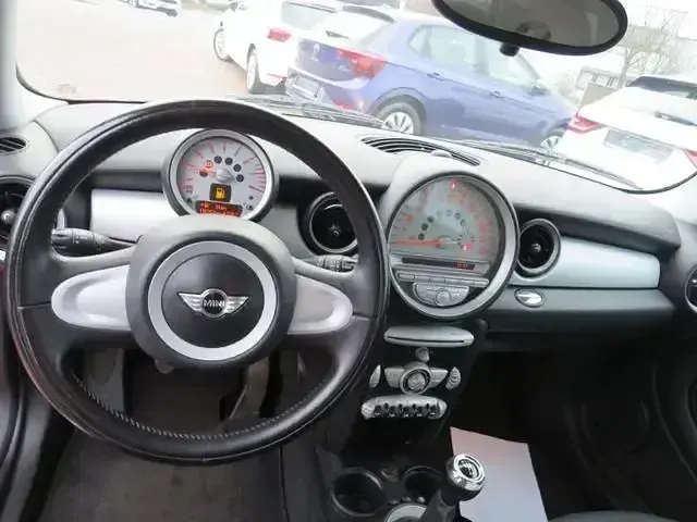 Käytetty Mini ONE 125 HP (91 kW) 2007 Punainen Viistoperä