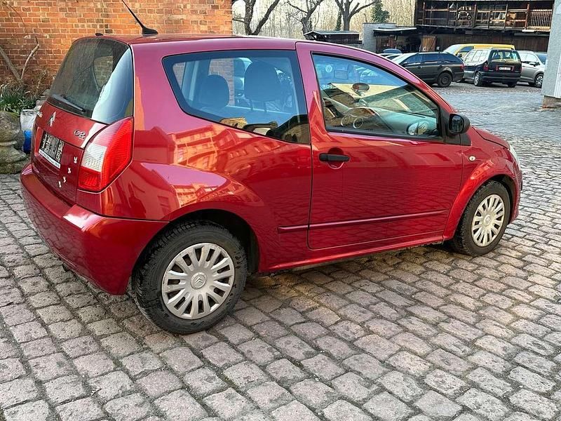 Gebraucht Citroën C2 Tonic 60 PS (44 kW) 2008 Farbe luziferrot/metallic Kleinwagen