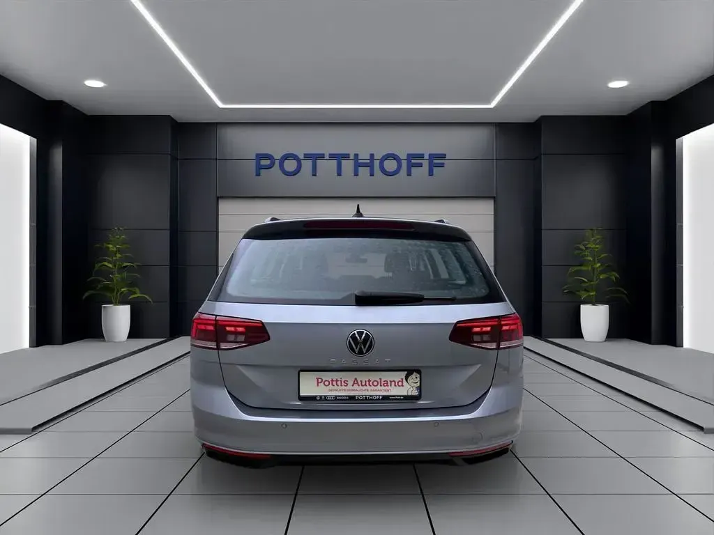 Używany VW Passat Conceptline 150 KM (110 kW) 2023 Srebrny Kombi
