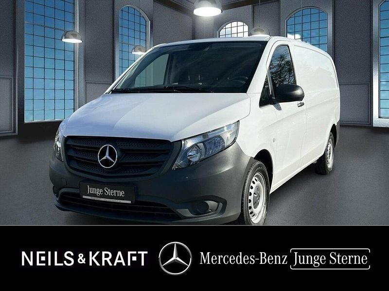 Arktikweiß Gebraucht 2023 Mercedes Vito Van / Kleinbus | 35.880 € (Teuer) - Bild 1/4