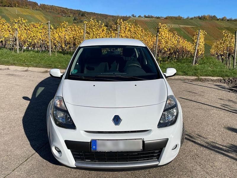 Gebraucht Renault Clio II Dynamique 75 PS (55 kW) 2009 Weiß Limousine