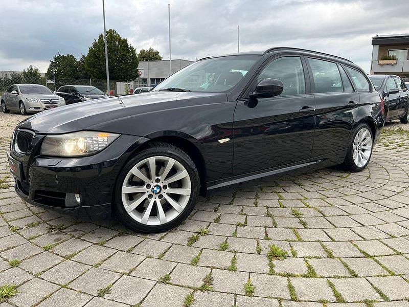 Schwarz Gebraucht 2011 BMW 318 Comfort Edition Kombi | 2.390 € (Guter Preis) - Bild 1/4