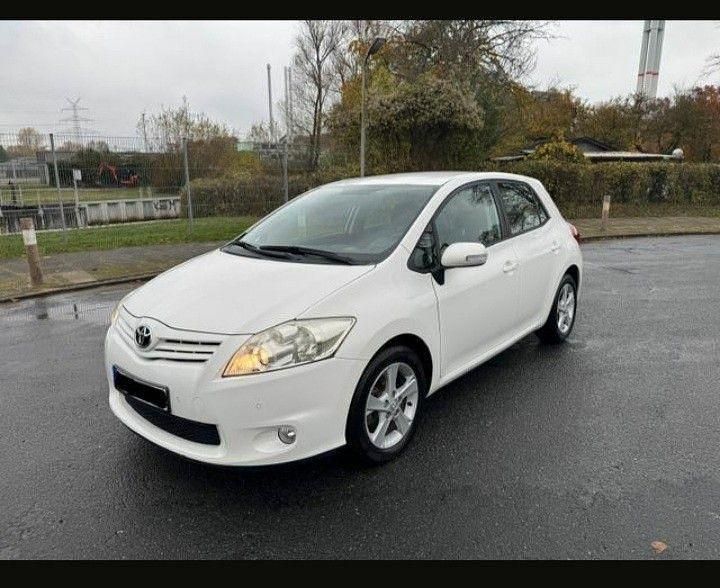 Weiß Gebraucht 2012 Toyota Auris Design Limousine | 7.250 € (Fairer Preis) - Bild 1/4