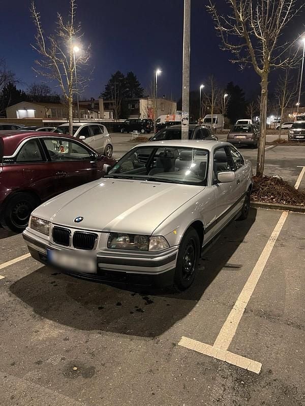 Silber Gebraucht 1997 BMW 318 Coupé | 6.500 € (Fairer Preis) - Bild 1/4