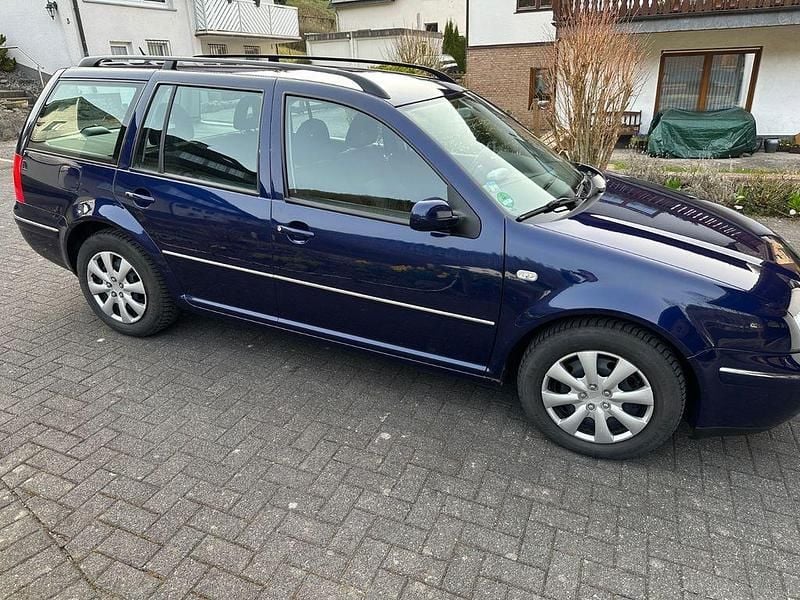 Gebraucht VW Bora Highline 105 PS (77 kW) 2001 Blau Kombi