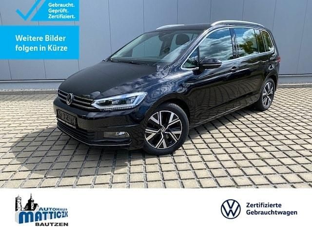 Schwarz (deep black perleffekt) Gebraucht 2022 VW Touran Highline Van / Kleinbus | 29.880 € (Fairer Preis) - Bild 1/4