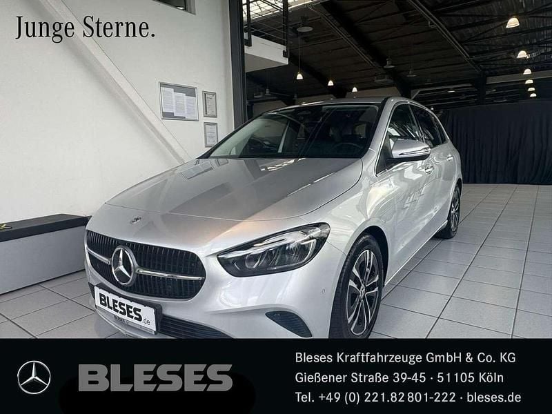 Iridiumsilber Gebraucht 2023 Mercedes B180 Progressive Van / Kleinbus | 31.780 € (Fairer Preis) - Bild 1/4