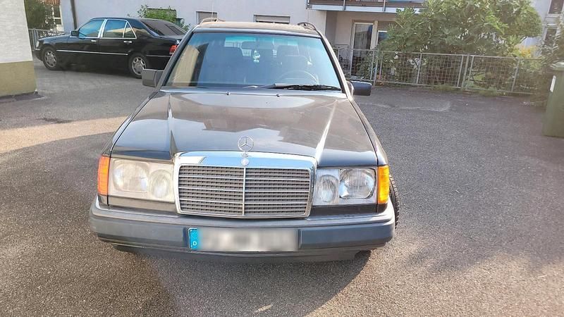 Gebraucht Mercedes 200 118 PS (86 kW) 1992 Grau Kombi