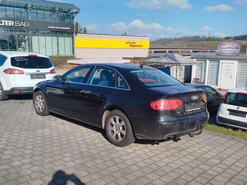 Gebraucht Audi A4 Attraction 120 PS (88 kW) 2011 Schwarz Limousine