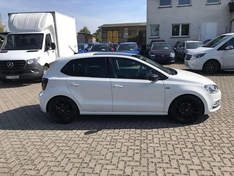 Gebraucht VW Polo LOUNGE 90 PS (66 kW) 2015 Weiß Limousine