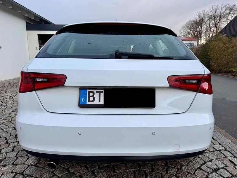 Gebraucht Audi A3 Ambition 105 PS (77 kW) 2014 Weiß Limousine