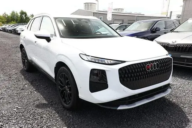Neu Audi Q3 Ambiente 204 PS (150 kW) 2026 (arkonaweiß) SUV