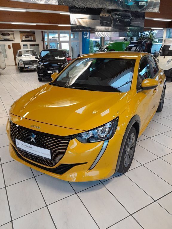 Faro gelb Gebraucht 2021 Peugeot e-208 Active Kleinwagen | 16.790 € (Fairer Preis) - Bild 1/4
