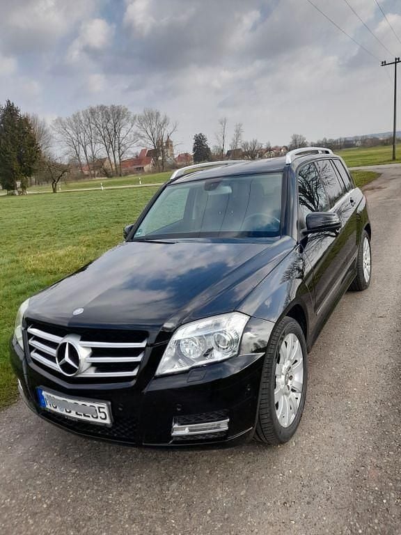 Schwarz Gebraucht 2011 Mercedes GLK350 Sport SUV | 13.600 € (Fairer Preis) - Bild 1/4