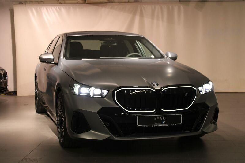 Neu BMW i5 M Sport 250 kW (340 PS) 2025 Bmw individual frozen pure gre Limousine