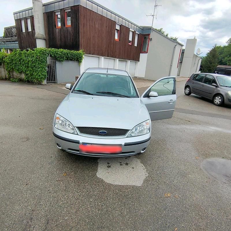 Gebraucht Ford Mondeo 125 PS (91 kW) 2001 Silber Limousine
