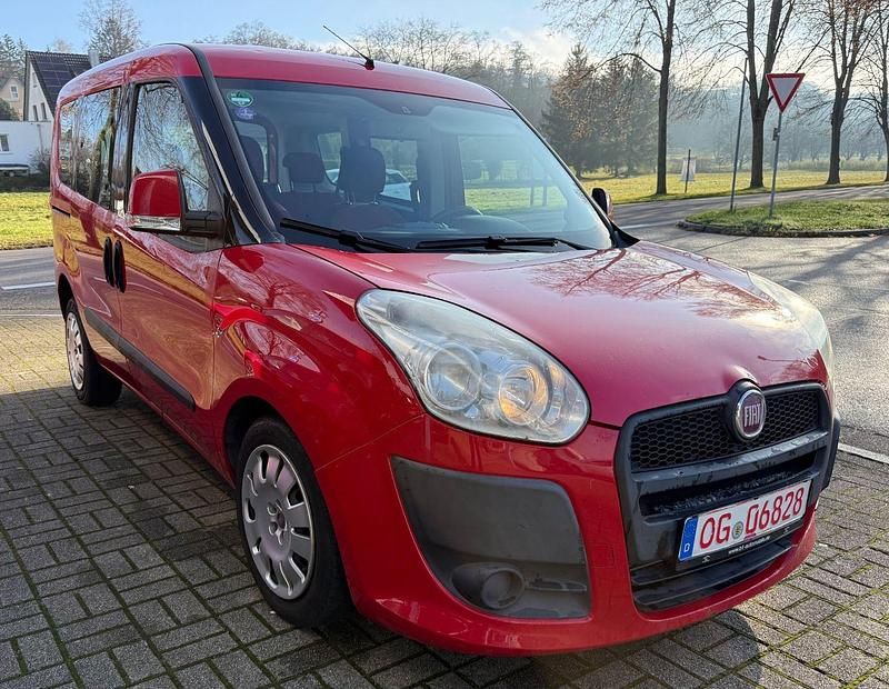 Gebraucht Fiat Doblò Dynamic 120 PS (88 kW) 2010 Rot Van / Kleinbus