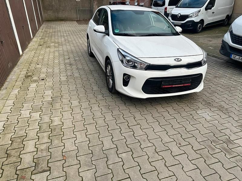 Gebraucht Kia Rio 84 PS (61 kW) 2018 Weiß Limousine