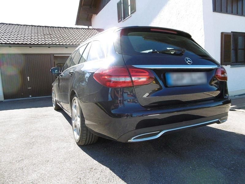 Gebraucht Mercedes C250 204 PS (150 kW) 2018 Blau Kombi